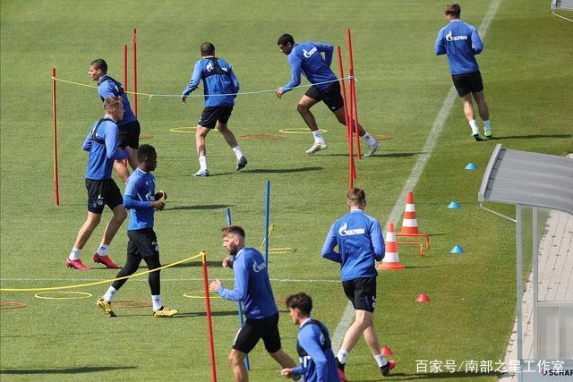 曼城跟队记者曝料：瓜迪奥拉已同意1+1的续约条款